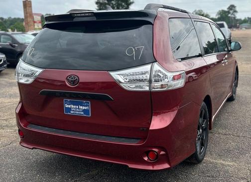 2020 Toyota Sienna SE