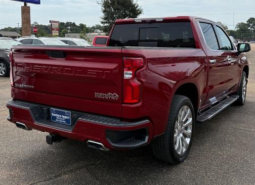 2021 Chevrolet Silverado 1500 4WD Crew Cab 147" High Country