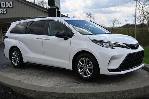 2022 Toyota Sienna XSE 7 Passenger