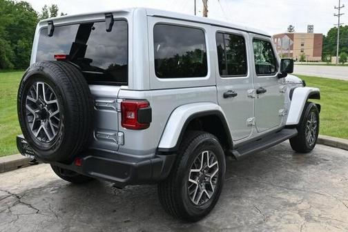 2024 Jeep Wrangler 4-Door Sahara 4x4
