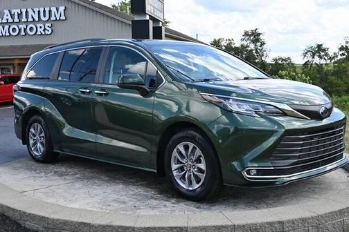 2022 Toyota Sienna XLE 7 Passenger