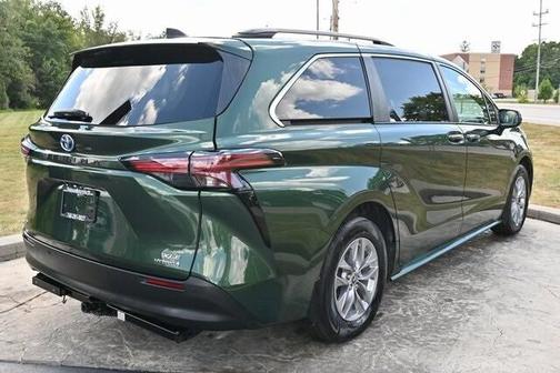2022 Toyota Sienna XLE 7 Passenger