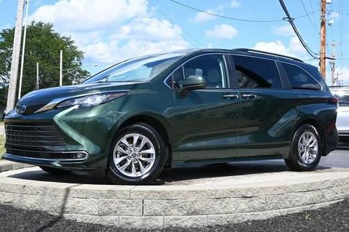 2022 Toyota Sienna XLE 7 Passenger