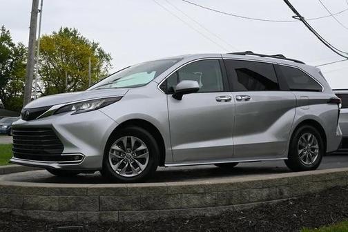 2023 Toyota Sienna XLE 7 Passenger