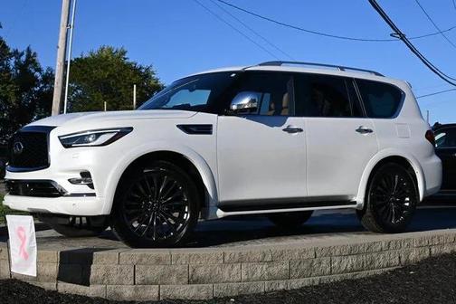 2023 INFINITI QX80 LUXE