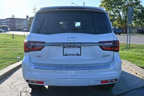 2023 INFINITI QX80 LUXE