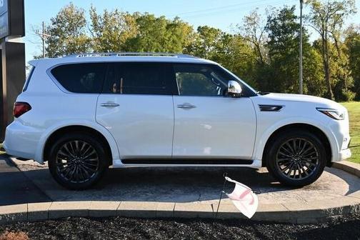 2023 INFINITI QX80 LUXE