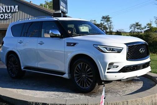 2023 INFINITI QX80 LUXE
