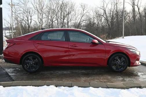 2023 Hyundai ELANTRA SEL