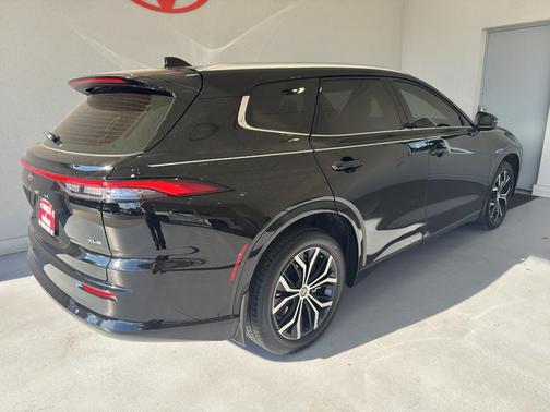 2025 Toyota Crown Signia XLE