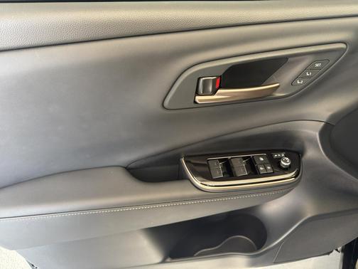 2025 Toyota Crown Signia XLE