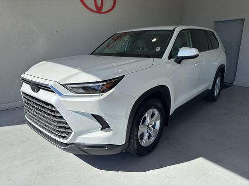 2026 Toyota Highlander Hybrid LE