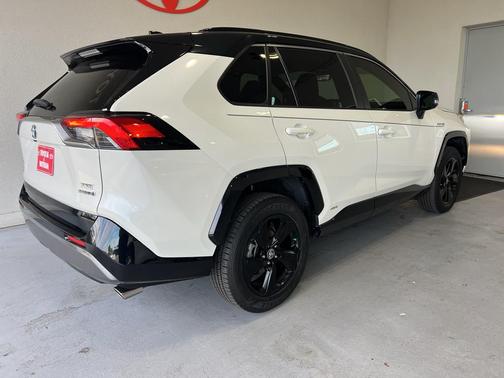 2021 Toyota RAV4 Hybrid SE