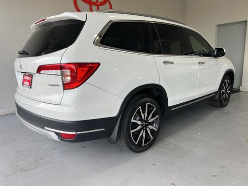 2022 Honda Pilot Touring 8-Passenger
