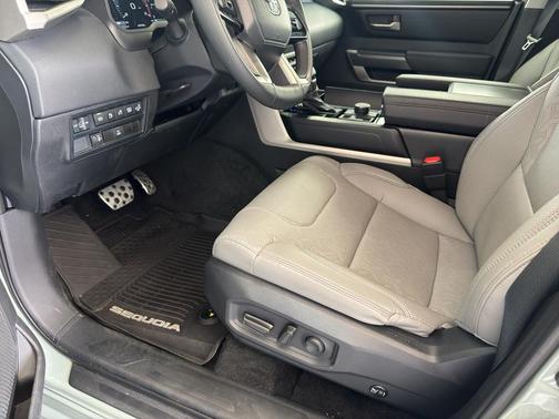 2024 Toyota Sequoia SR5