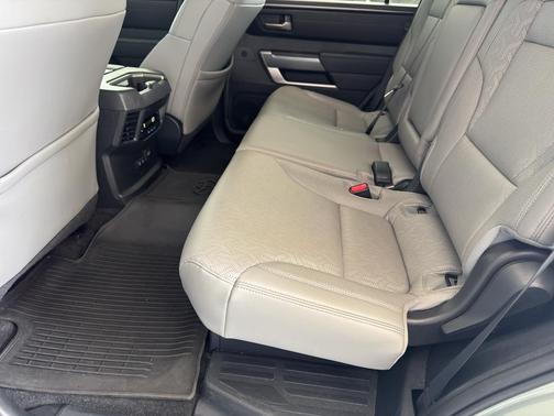 2024 Toyota Sequoia SR5