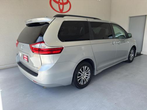Celestial Silver Metallic 2019 Toyota Sienna XLE