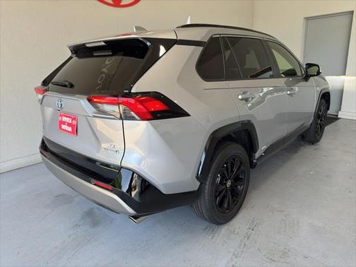2022 Toyota RAV4 Hybrid SE