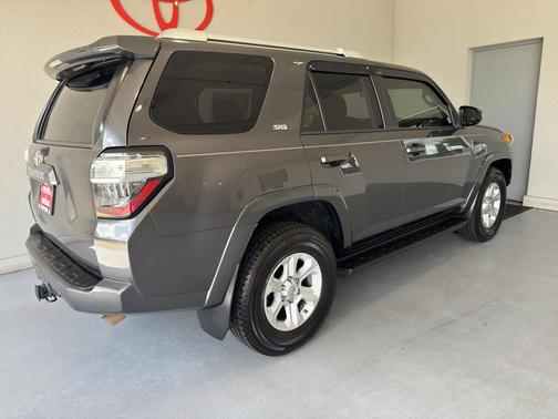 Magnetic Gray Metallic 2016 Toyota 4Runner SR5