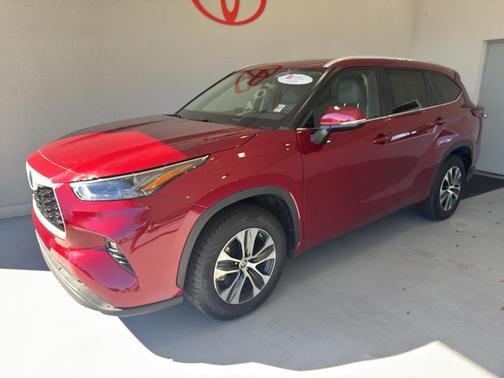 2023 Toyota Highlander Hybrid Platinum