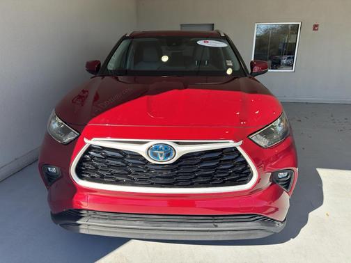 2023 Toyota Highlander Hybrid Platinum