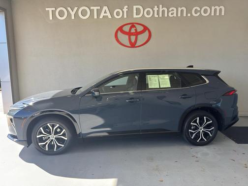 2025 Toyota Crown Signia XLE