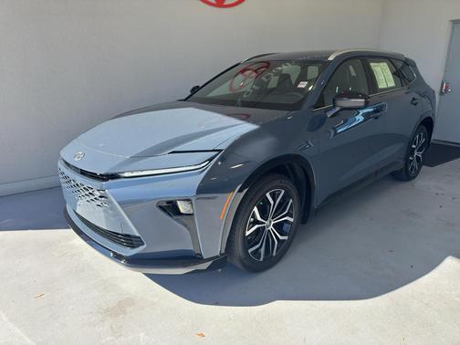 2025 Toyota Crown Signia XLE