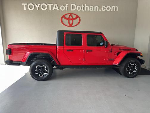 Firecracker Red Clearcoat 2022 Jeep Gladiator Rubicon