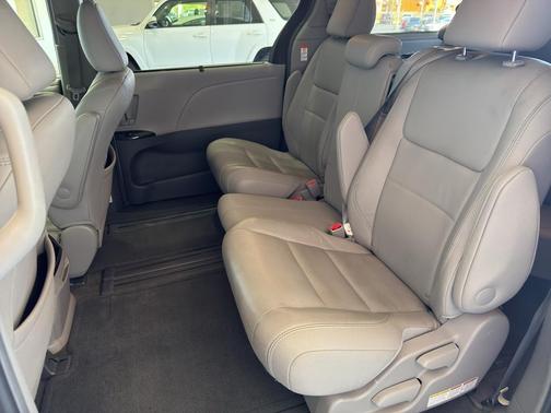 2015 Toyota Sienna XLE