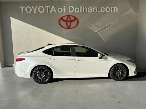 Wind Chill Pearl 2025 Toyota Camry XSE