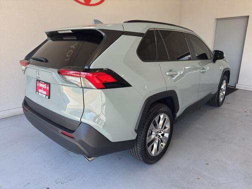 2020 Toyota RAV4 XLE Premium