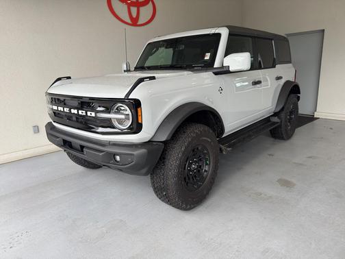 Avalanche Gray 2026 Ford Bronco Outer Banks
