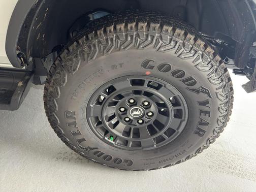 Avalanche Gray 2026 Ford Bronco Outer Banks