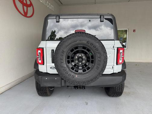 Avalanche Gray 2026 Ford Bronco Outer Banks