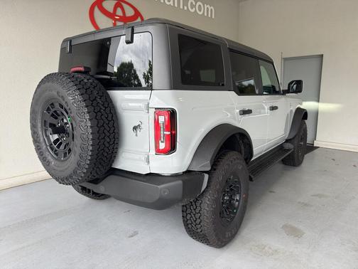 Avalanche Gray 2026 Ford Bronco Outer Banks