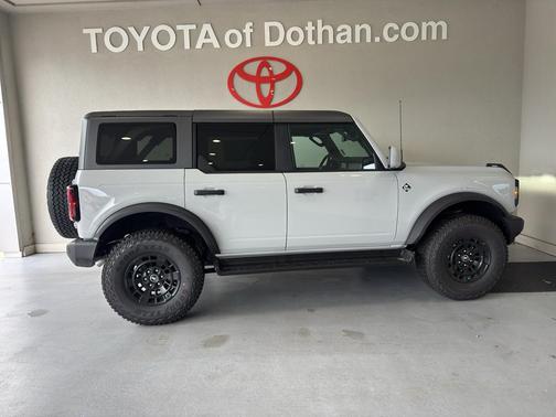 Avalanche Gray 2026 Ford Bronco Outer Banks