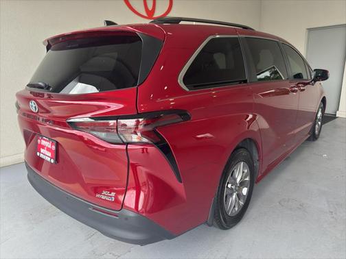 2024 Toyota Sienna XLE 7 Passenger