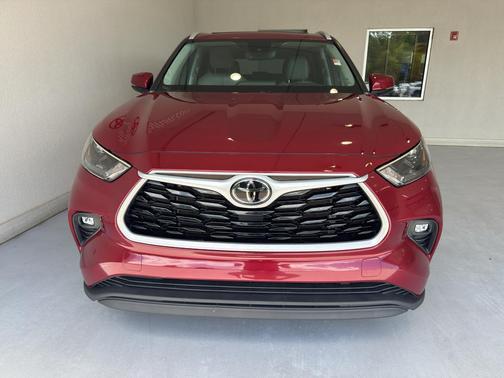 Ruby Flare Pearl 2022 Toyota Highlander XLE