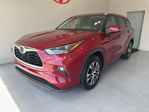 Ruby Flare Pearl 2022 Toyota Highlander XLE
