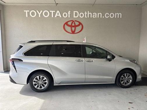 2024 Toyota Sienna XLE