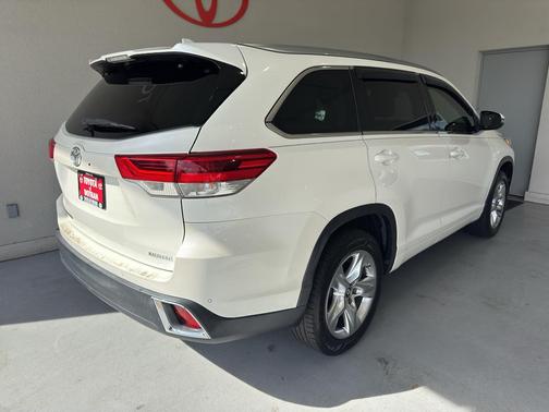 2017 Toyota Highlander Limited