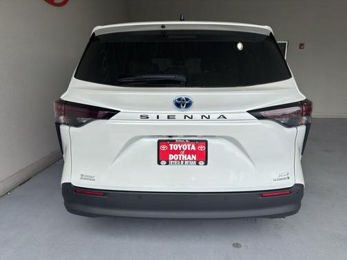2024 Toyota Sienna XLE