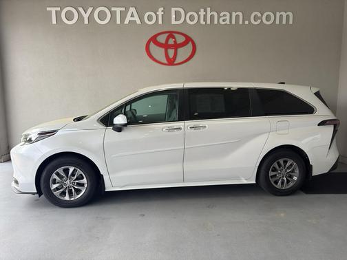 2024 Toyota Sienna XLE