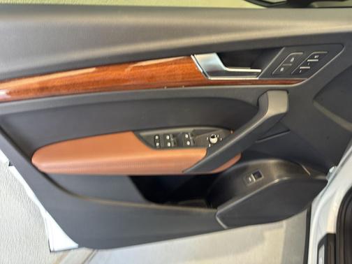 2022 Audi Q5 45 S line Premium Plus