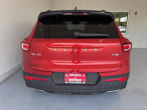 Fusion Red Metallic 2020 Volvo XC40 T5 R-Design