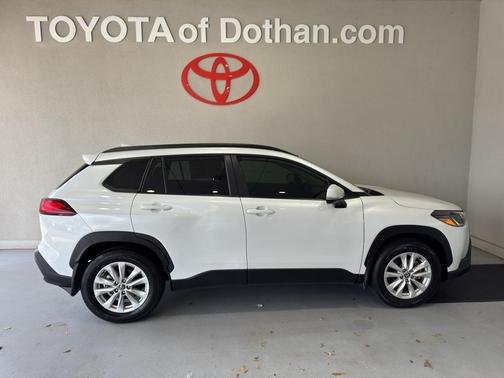 2024 Toyota Corolla Cross LE