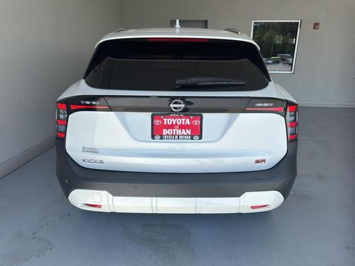 2025 Nissan Kicks SR