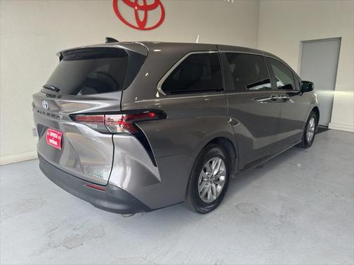 2024 Toyota Sienna XLE 7 Passenger