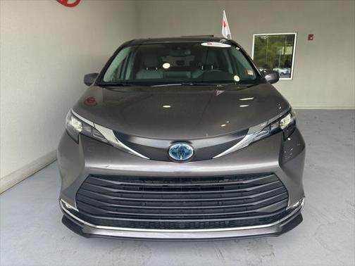 2024 Toyota Sienna XLE 7 Passenger