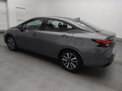 Gray 2024 Nissan Versa 1.6 SV